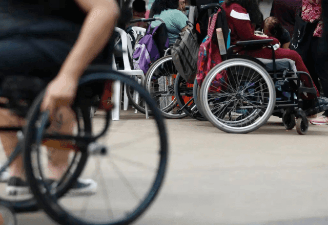 Brasil tinha 14,4 milhões de pessoas com deficiência em 2022; concentração está na população idosa