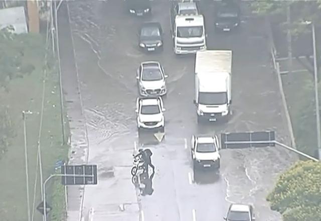 Forte chuva causa lentidão e baixa visibilidade em São Paulo nesta sexta-feira (10); veja previsão