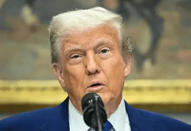 Trump remove vídeo racista que retratava Barack e Michelle Obama como macacos