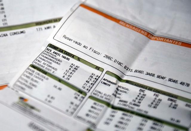 Aneel aprova bônus para contas de luz em agosto; entenda