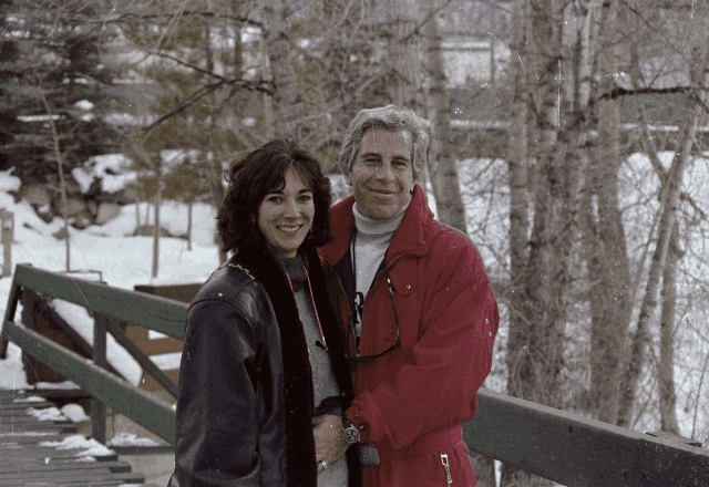 Condenada por aliciar vítimas de Epstein, Ghislaine Maxwell se recusa a depor no Congresso dos EUA