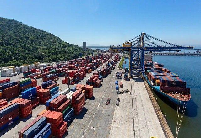 Empresas brasileiras antecipam exportações aos EUA para evitar tarifa de 50% imposta por Trump