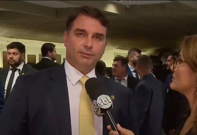 Flávio Bolsonaro confirma candidaturas de Carlos e Carol de Toni ao Senado por SC 