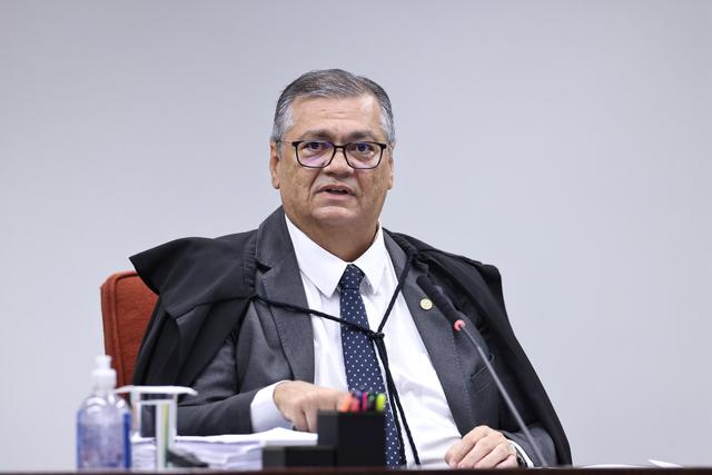 PF cumpre mandado de busca e apreensão contra blogueiro suspeito de perseguir Flávio Dino