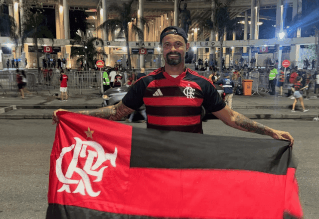 Justiça dá cinco dias para goleiro Bruno regularizar 'condicional' sob risco de prisão