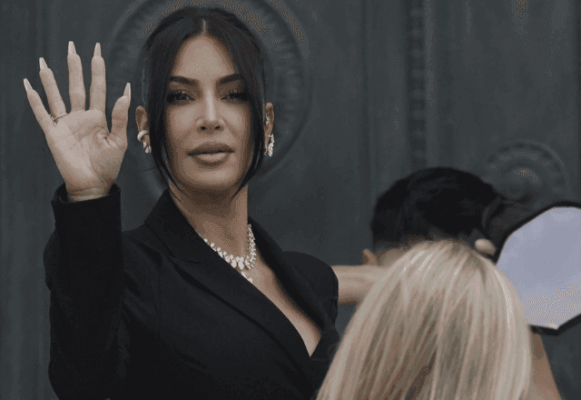 Justiça condena oito pessoas por roubo milionário de joias de Kim Kardashian em Paris 