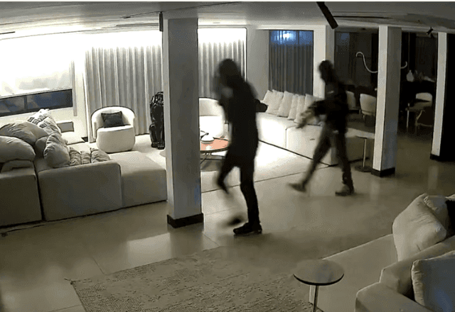 Vídeo: câmeras registram invasão a mansão de MC Poze do Rodo na zona oeste do Rio