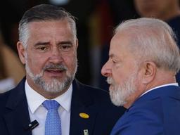 Imagem da notícia Luiz Inácio Lula da Silva com ministro Paulo Pimenta | Foto: Joédson Alves/Agência Brasil