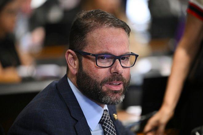 Relator no TSE vota para arquivar denúncia contra senador Jorge Seif; julgamento foi adiado 