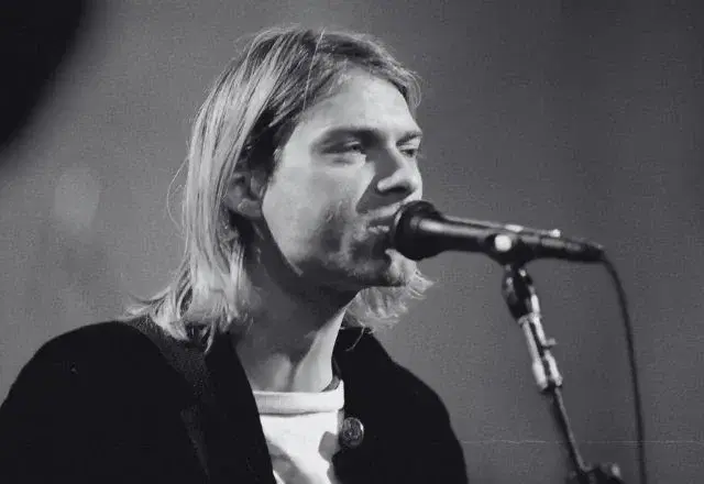 Morte de Kurt Cobain pode não ter ocorrido por suicídio, diz jornal britânico