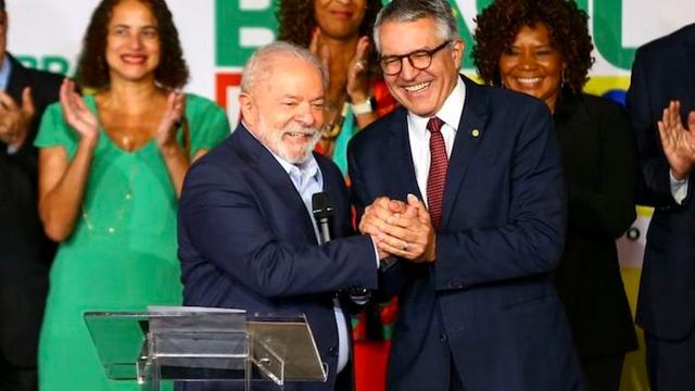 Lula proíbe vinda de enviado de Trump até que EUA liberem visto de Padilha