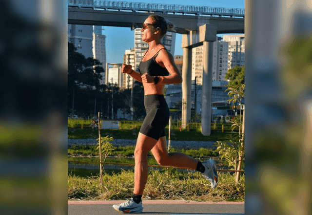 Influencer e triatleta brasileira morre em etapa de natação de prova Ironman nos Estados Unidos