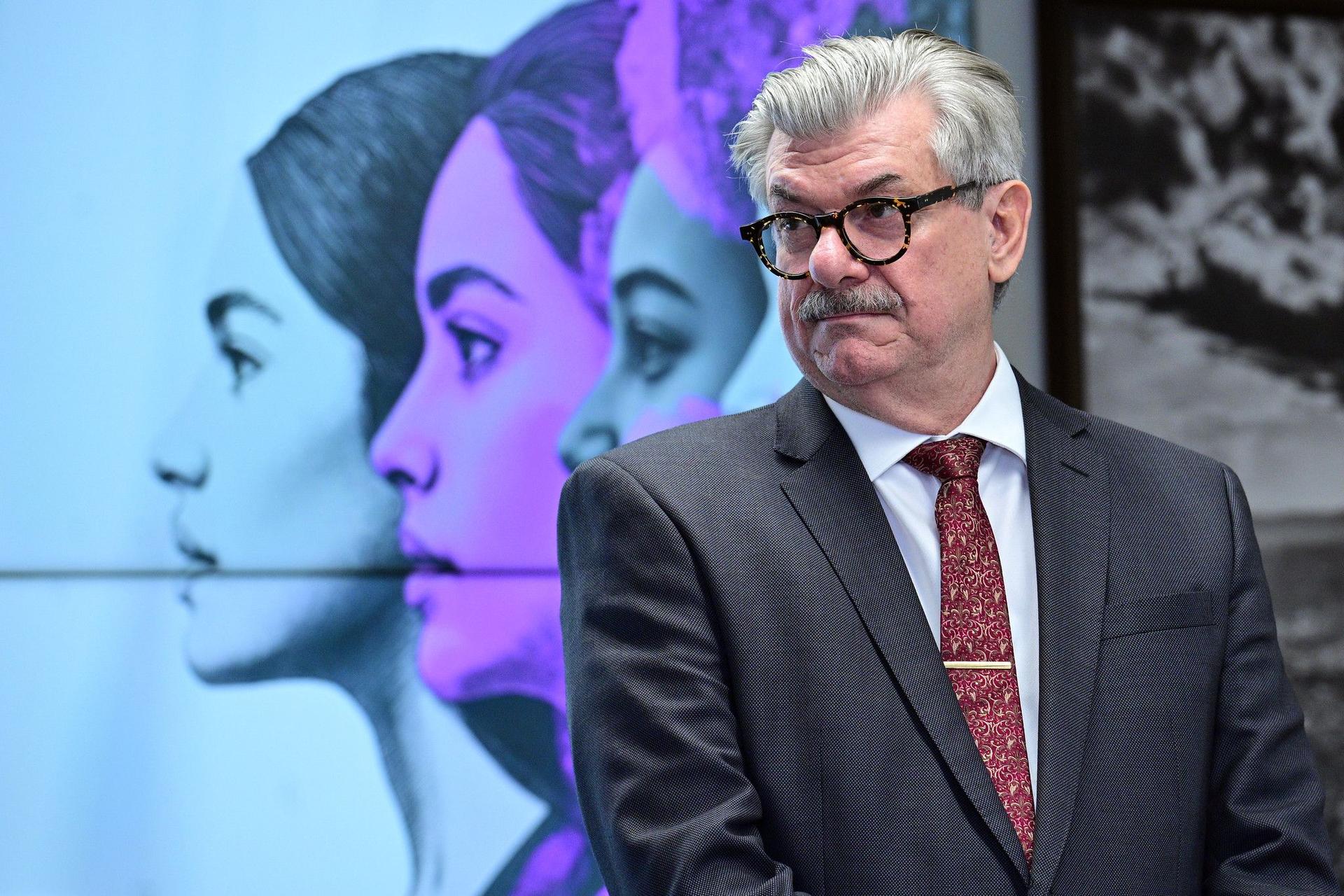 Buzzi recebeu salário acima do teto em vários meses e vai manter R$ 44 mil mesmo afastado