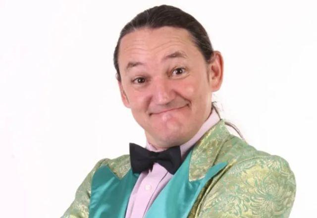 Humorista Marquito sofre acidente de moto após mal súbito em São Paulo