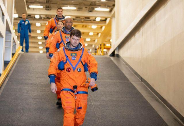 Nasa adia missão lunar Artemis 2 devido a vazamento de hidrogênio líquido