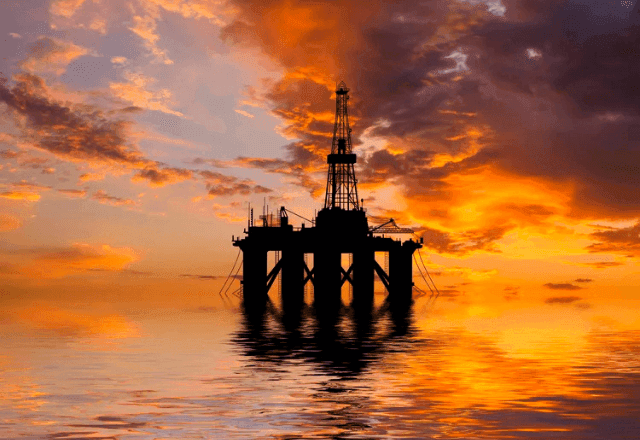 Petróleo pode atingir US$ 180 com guerra no Irã, diz Arábia Saudita