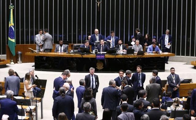 Câmara aprova urgência para projeto que cria incentivos fiscais a datacenters