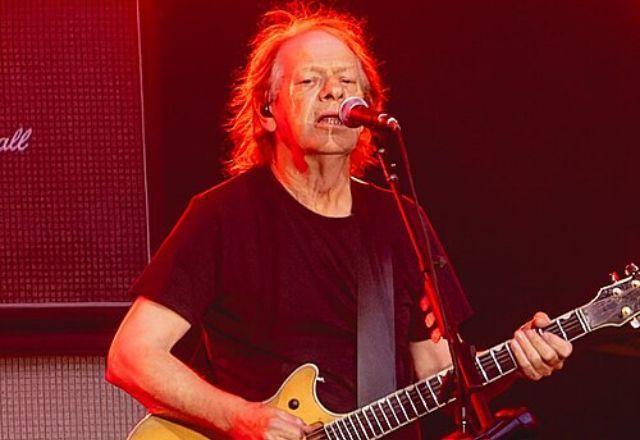 Stevie Young, guitarrista do AC/DC, é hospitalizado em Buenos Aires