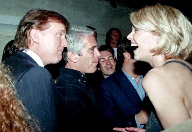 Trump, Clinton e outros poderosos aparecem em novas fotos do acervo de Epstein