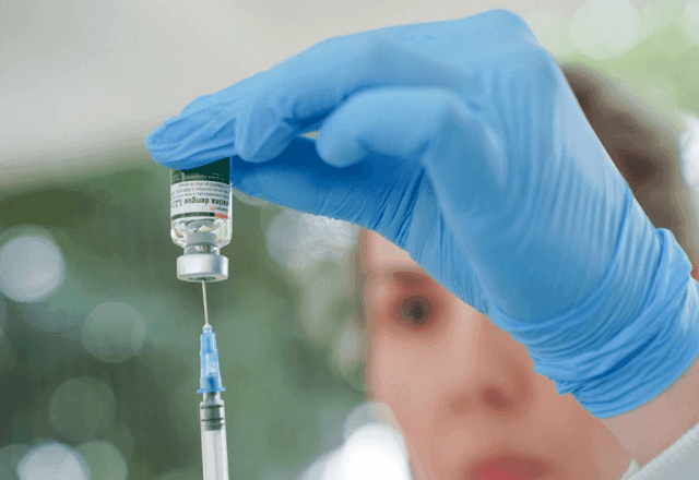 Estado de São Paulo começa imunização contra dengue para profissionais da saúde