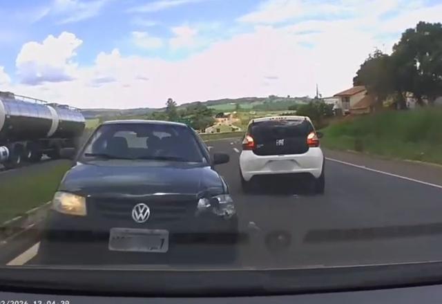 Câmera dentro de carro registra colisão frontal que matou motorista em MG