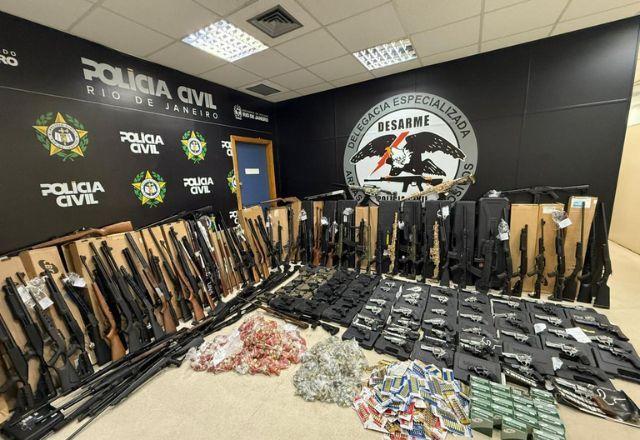 Polícia apreende 160 armas e mais de 7 mil munições em loja irregular no Rio