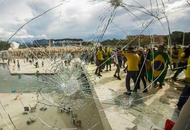 Ataques israelenses deixam ao menos 14 mortos e 37 feridos no Líbano Ataques israelenses deixam ao menos 14 mortos e 37 feridos no Líbano