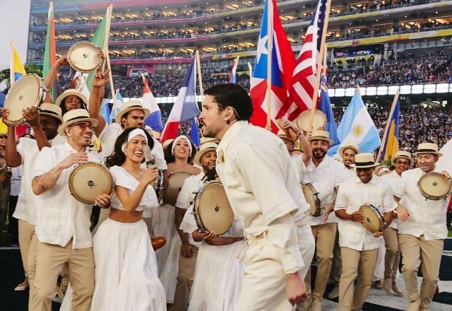 Bad Bunny reacende debate político: porto-riquenhos são cidadãos norte-americanos ou não?