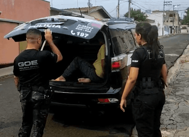 Homem é preso por ameaçar adolescente depois de contato no Roblox