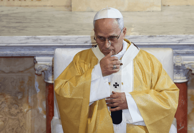 Polícia investiga ameaça de bomba na casa do irmão do papa Leão XIV em Chicago