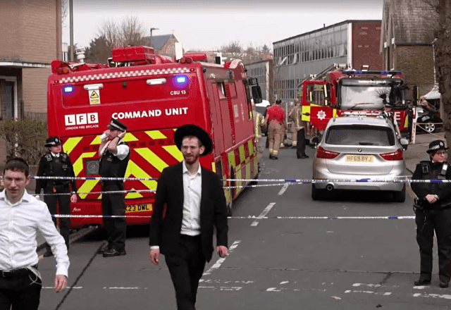 Polícia antiterrorista investiga três ataques distintos em Londres