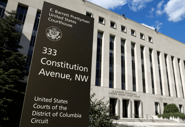 Justiça dos EUA permite transferência de mulheres transgênero para prisões masculinas