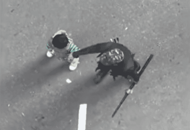 Crianças são usadas como escudo humano em protesto na Colômbia