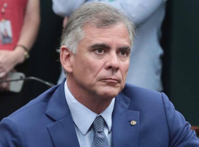 Buzzi recebeu salário acima do teto em vários meses e vai manter R$ 44 mil mesmo afastado Buzzi recebeu salário acima do teto em vários meses e vai manter R$ 44 mil mesmo afastado