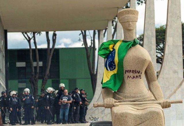 "Débora do batom" pede redução de pena ao STF após derrubada de veto à Dosimetria
