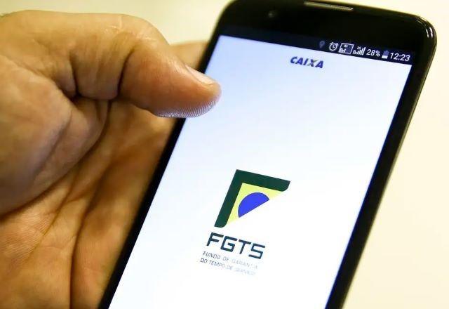 Governo Lula quer liberar R$ 7 bilhões do FGTS para aliviar endividamento dos brasileiros