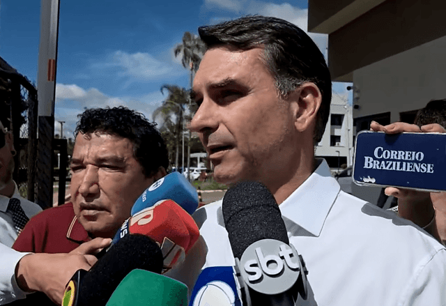 Flávio Bolsonaro diz que senadora Tereza Cristina é sonho de consumo, ao ser questionado sobre vice