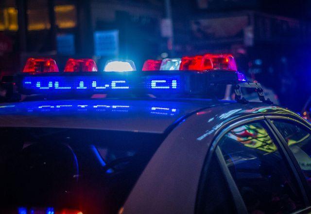 Policiais são presos por roubo de celulares durante abordagem no RJ