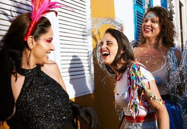 Glitter no Carnaval: oftalmologista alerta para cuidados com os olhos durante a folia