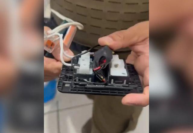 Funcionária descobre microcâmera escondida no banheiro de empresa em SC