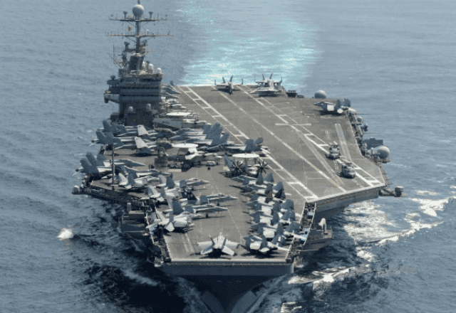 Irã diz ter lançado mísseis balísticos contra porta-aviões dos EUA no Oriente Médio; Washington nega