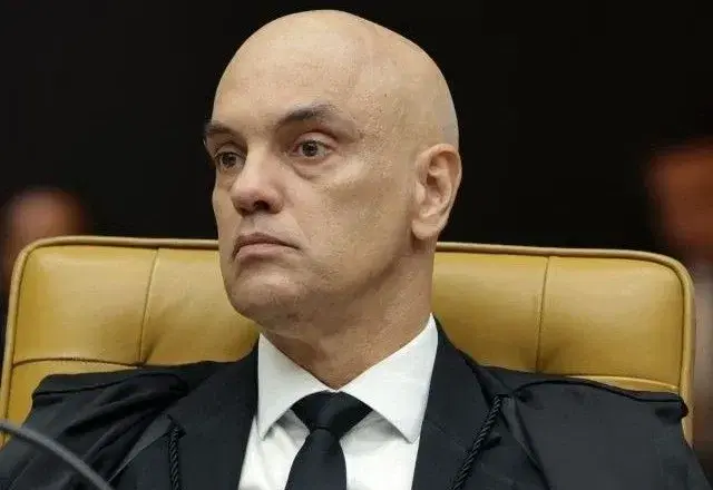 Ação de Moraes no caso Master se assemelha a ofensiva de Flávio contra investigação de rachadinha