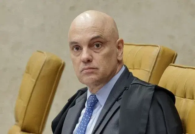 Moraes ordena que Receita apure acessos de dados de ministros do STF e de mais de 130 familiares nos últimos 5 anos