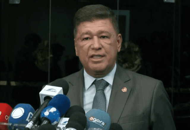 "Nós não vamos blindar ninguém", diz presidente da CPMI do INSS