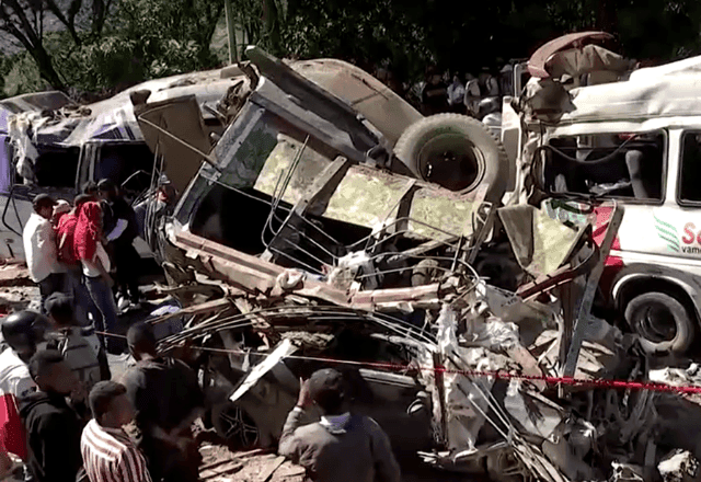 Ataque com explosivos mata 13 e eleva tensão na Colômbia