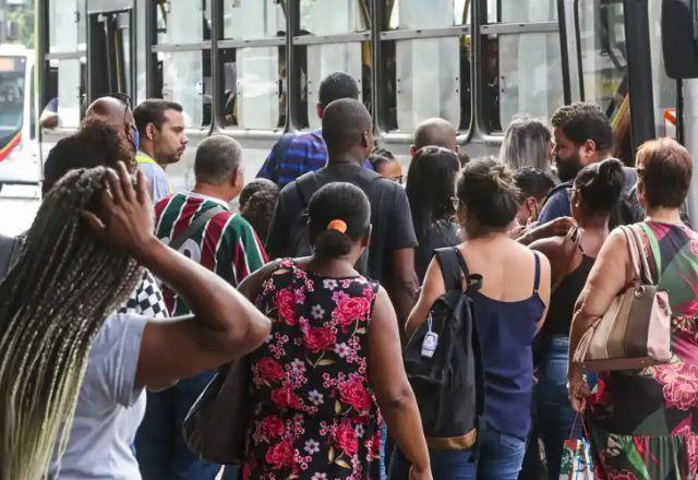 Coceira e queda de cabelo: o alerta do couro cabeludo que você não pode ignorar