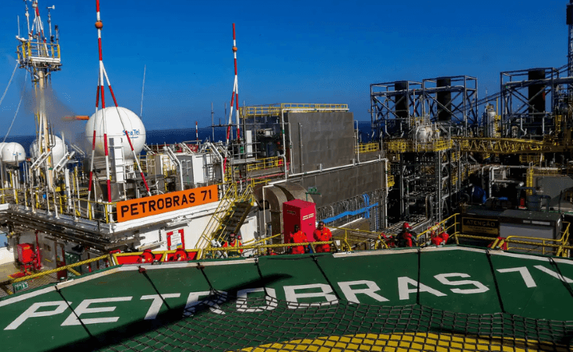 Silveira diz que governo não vai interferir na Petrobras após alta no petróleo Silveira diz que governo não vai interferir na Petrobras após alta no petróleo