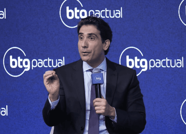 Dinheiro jogado da janela: PF apreende R$ 429 mil em operação contra ex-presidente do Rioprevidência Dinheiro jogado da janela: PF apreende R$ 429 mil em operação contra ex-presidente do Rioprevidência