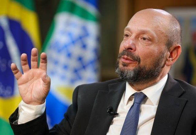 Fila em ano eleitoral e rivalidade com ministro derrubaram presidente do INSS, dizem auxiliares de Lula Fila em ano eleitoral e rivalidade com ministro derrubaram presidente do INSS, dizem auxiliares de Lula