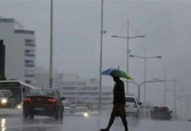 Chuva se espalha pelo Brasil e litorais do Espírito Santo e da Bahia entram em alerta nesta sexta (27)